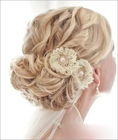 2013复古风新娘盘发 展现新娘优雅气质形象