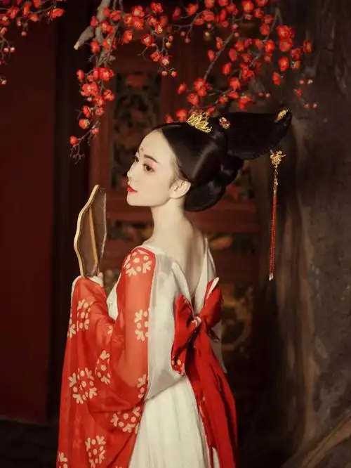 唯独选片师有点强制加片的感觉,照片很喜欢#盘子女人坊古装写真