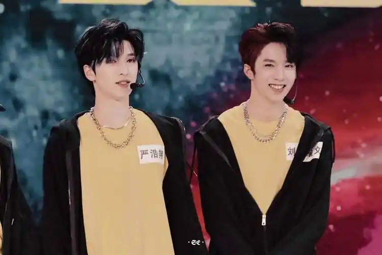 想要文严文(刘耀文严浩翔)滴合照? - 知乎