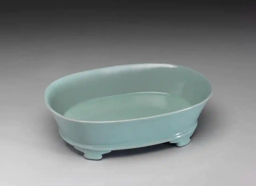 国宝重器!北宋汝窑青瓷水仙花盆(无开片纹)