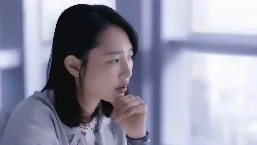 南方有乔木白百何竟和一张桌子在对话好高科技