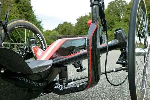 躺车,对有些人来说还算比较陌生,甚至有些朋友告诉酷哥说第一次听说