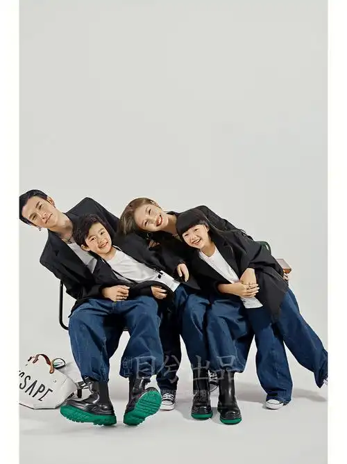 拍照姿势篇一家四口全家福的多样打开方式