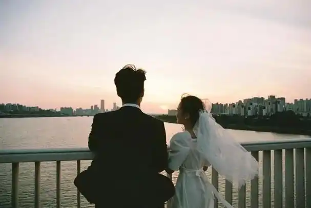 创意情侣照姿势(88种情侣照pose)(4)