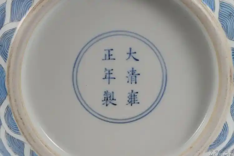 清代,"大清雍正年制"粉彩矾红八仙过海天球瓶