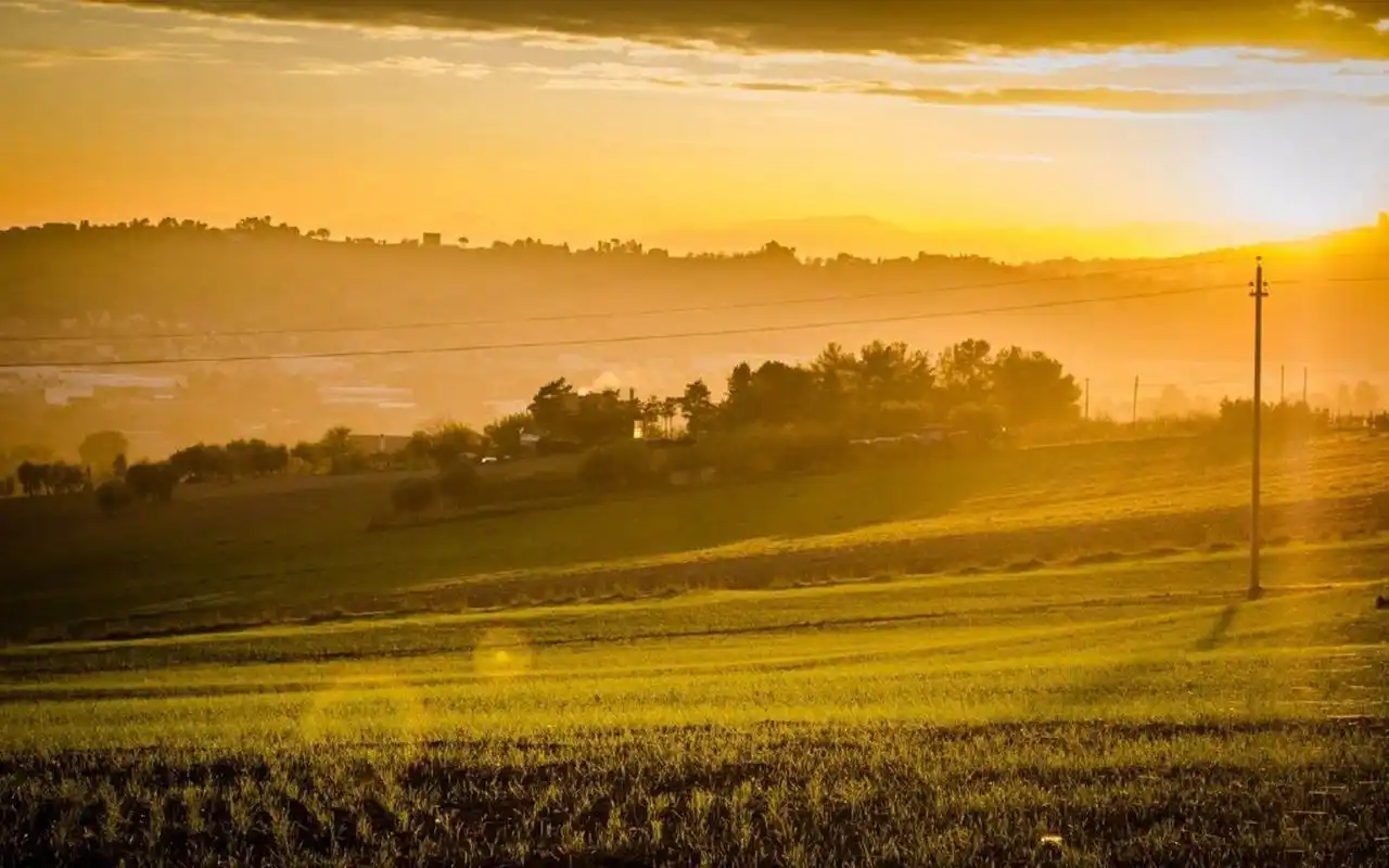 阳光明媚唯美风景高清原图查看