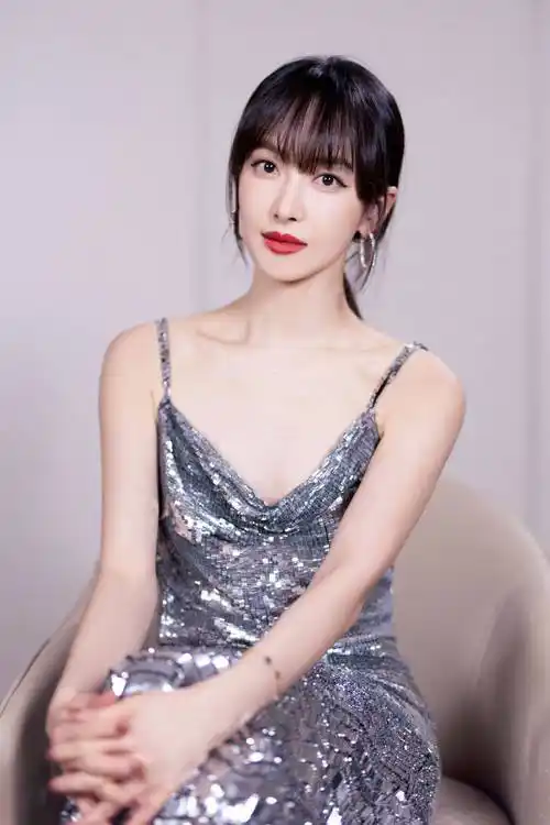 狐厂大拷问|宋茜问"老公姐"含义 夸王鹤棣把《屋顶着火》发扬光大