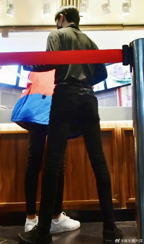 马嘉祺回旋踢##马嘉祺飞踢腿长