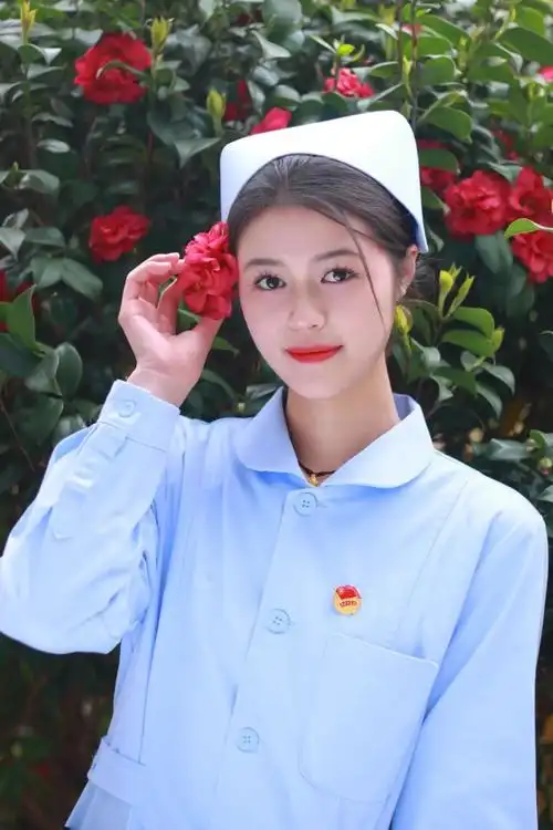 作品简介:在最美好的年华没有遇见爱情却遇到了疫情.