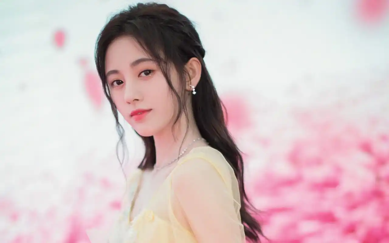 鞠婧祎浪漫性感高清桌面壁纸