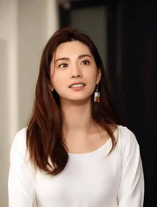 林珍娜的长相能否被称为"世界上最美的女人",可能是见仁见智的事情了.