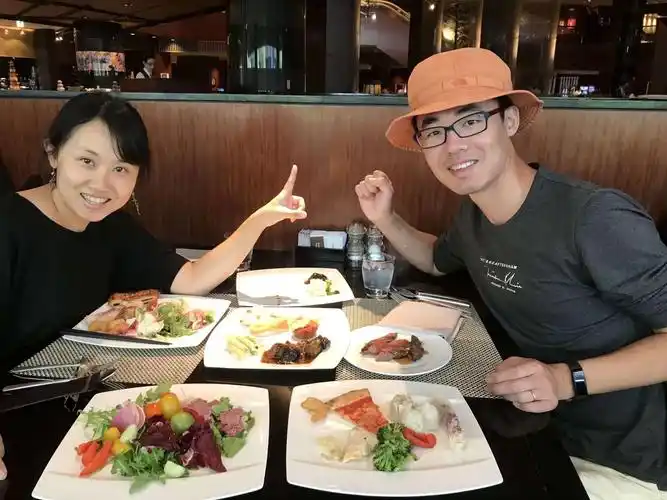 难得二人在外用餐