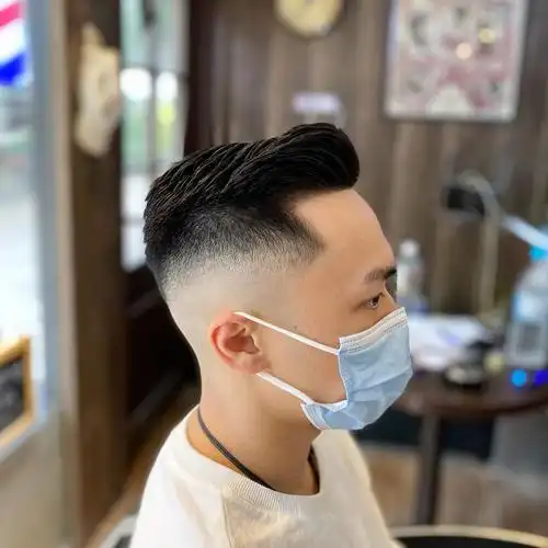 建议男生考虑这4种"两边铲"发型,帅气有魅力