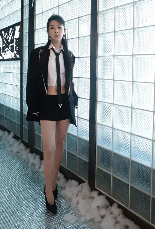 杨紫露马甲线##杨紫腰线好绝