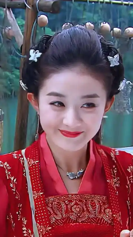 赵丽颖超话#赵丽颖嘟嘴#红绫好灵动,嘟嘟嘴可爱,好美啊@赵丽颖爱豆