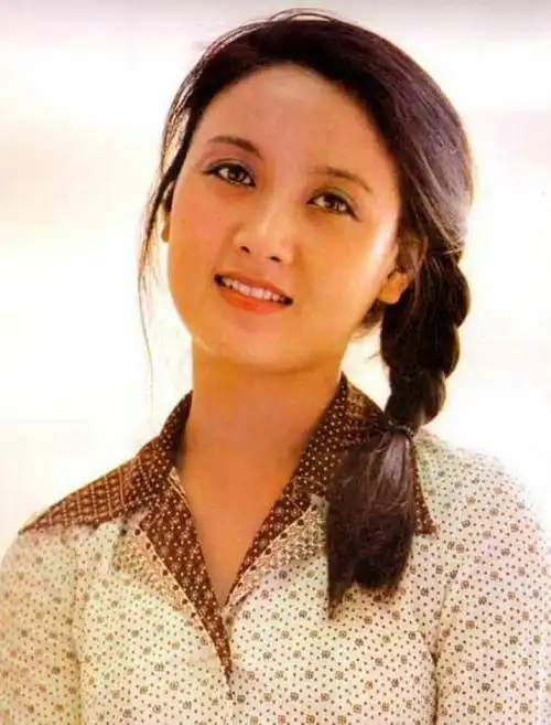 张国立与罗秀春离婚35年:他再婚有烦恼,她至今单身牵挂儿子