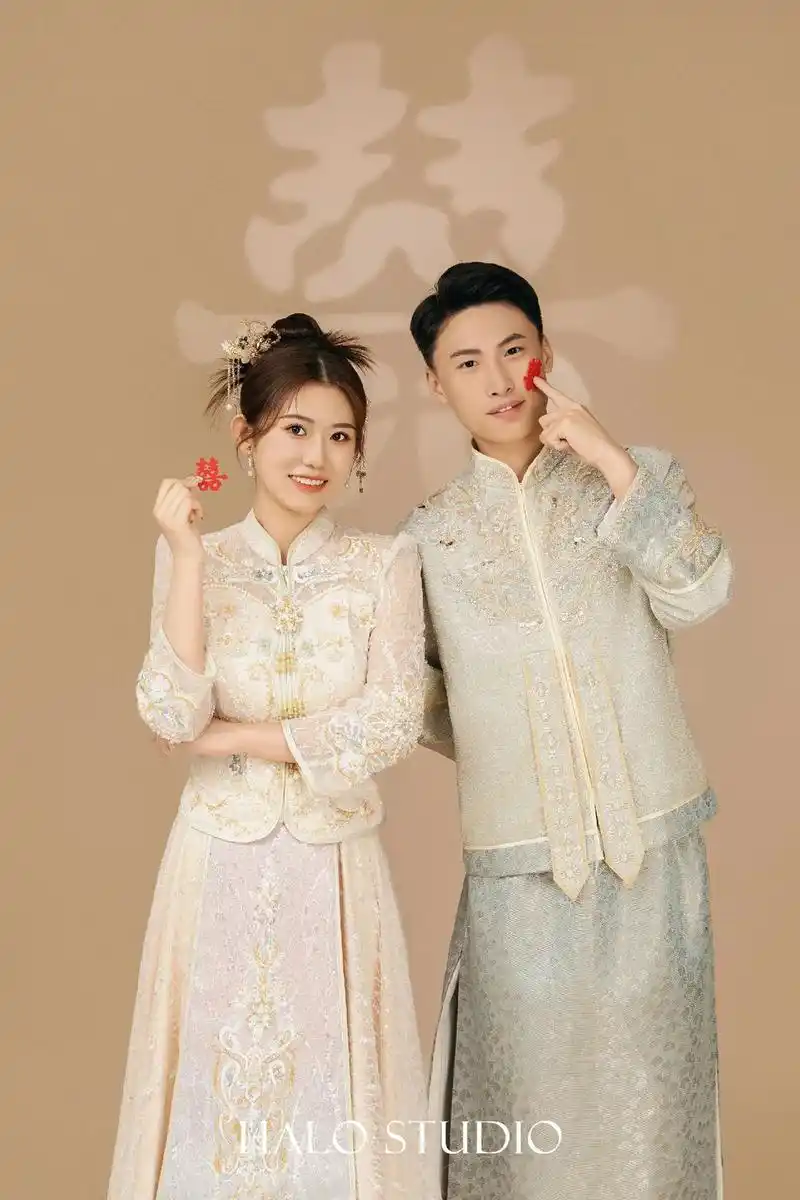 中式婚纱照/喜嫁/秀禾婚纱照.金粉秀禾温婉端庄 客妹的笑容又 - 抖音