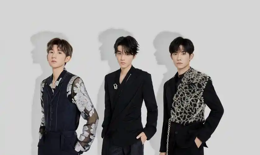 tfboys官宣十年之约,粉丝矛盾还不停,海报也成导火索_演唱会_合体