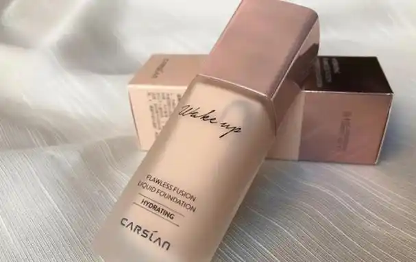 卡姿兰奢绒无痕黑金粉底液