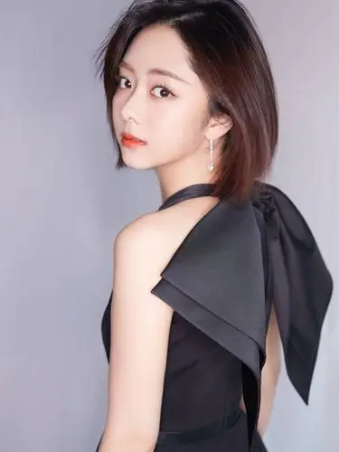 甜美女生 谭松韵 酷起来 好看吗?