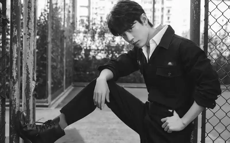 冷峻帅气小鲜肉肖战魅力高冷写真,高清壁纸图片,大陆明星-回车桌面