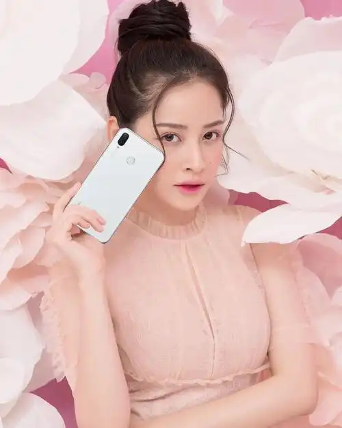 华为新晋女神级代言人性感如柳岩惹火的可不只是身材