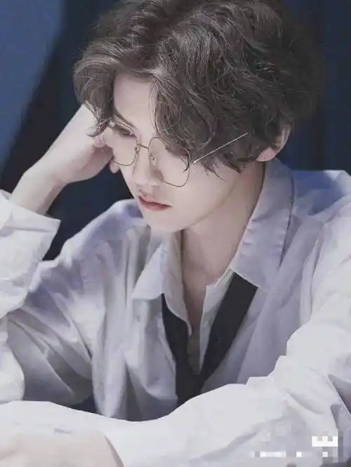 揭秘鹿晗的资产:京圈少爷的背后真相_王思聪_背景_艺术