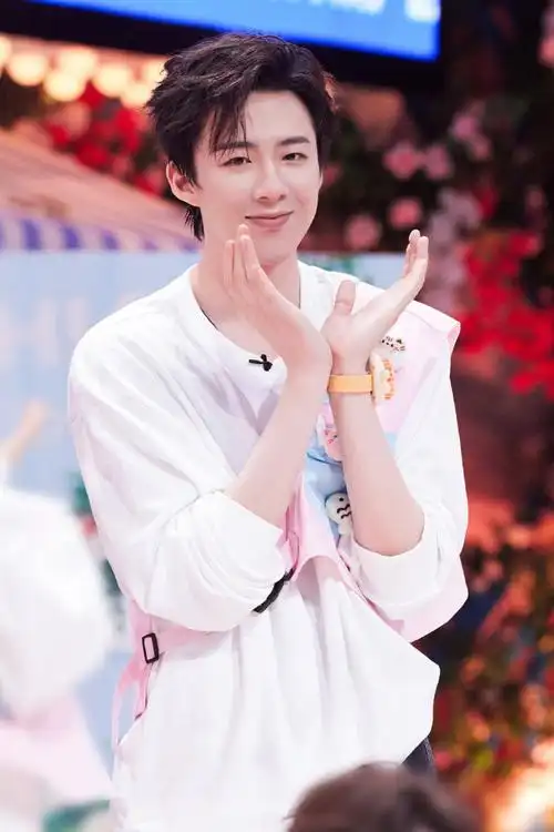 一舟之远在于宁#宁头儿@摩登兄弟刘宇宁发现一处新关隘:好六街今晚19