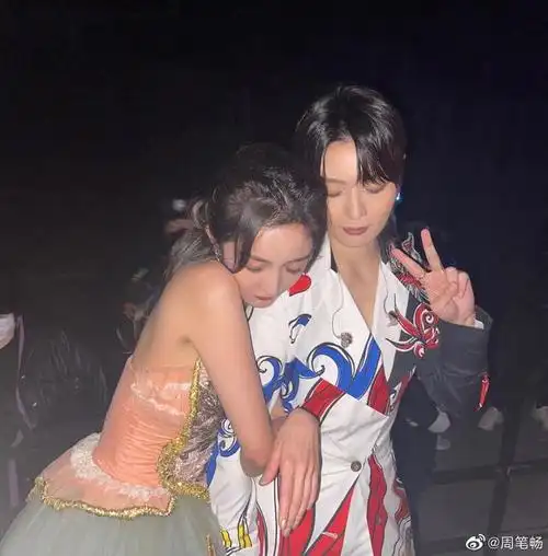 杨幂对周笔畅真好