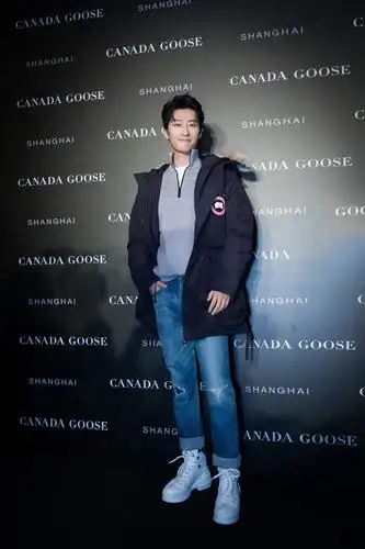 canadagoose加拿大鹅与全球首位华人品牌好友窦骁共同庆祝上海ifc精品