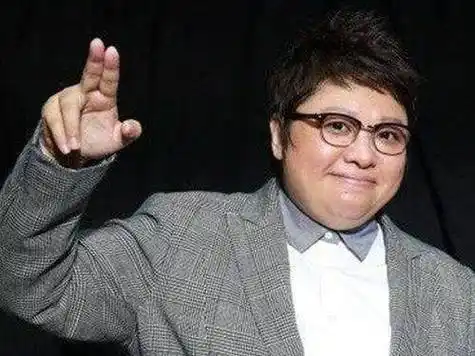 "铁肺公主"韩红:与许志安当街拥吻,暗恋栾树被分手,至今未婚_妈妈