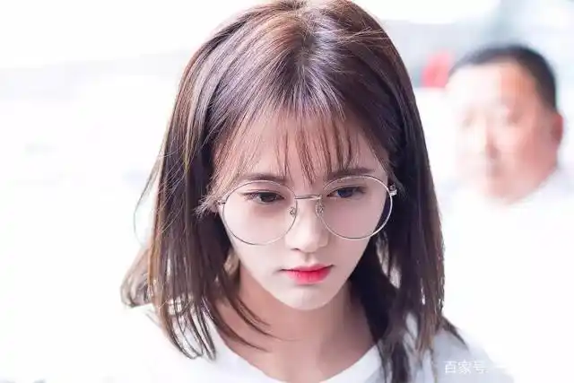 鞠婧祎长发已经够美了,当她剪短发后,颜值更出众了