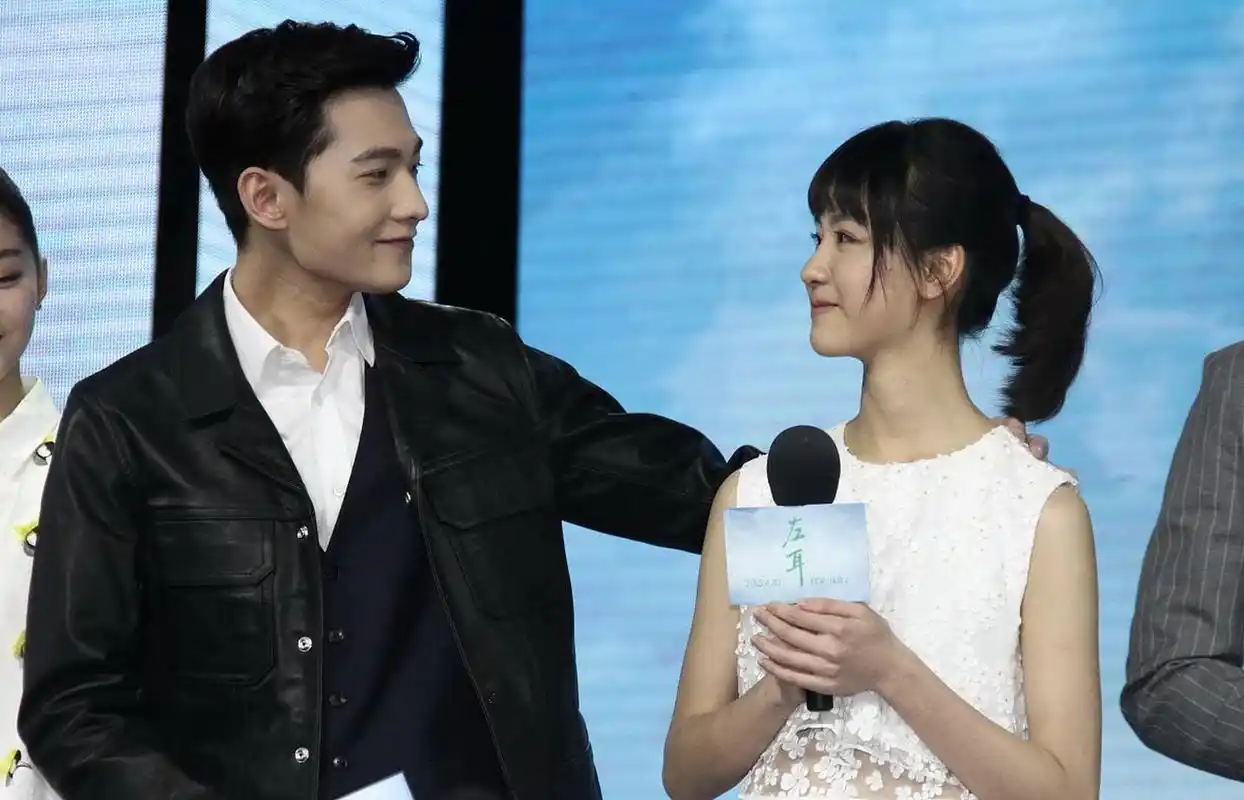 算不算是,男才女貌[嘻嘻]?那时的#杨洋# #陈都灵# ,脸上写满了青春!