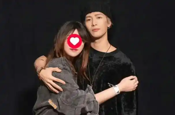 曝王嘉尔与粉丝合照要价8千元,爱国也爱财,绯闻女友不介意?