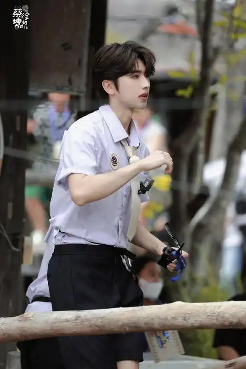 奔跑吧蔡徐坤##奔跑吧校服路透