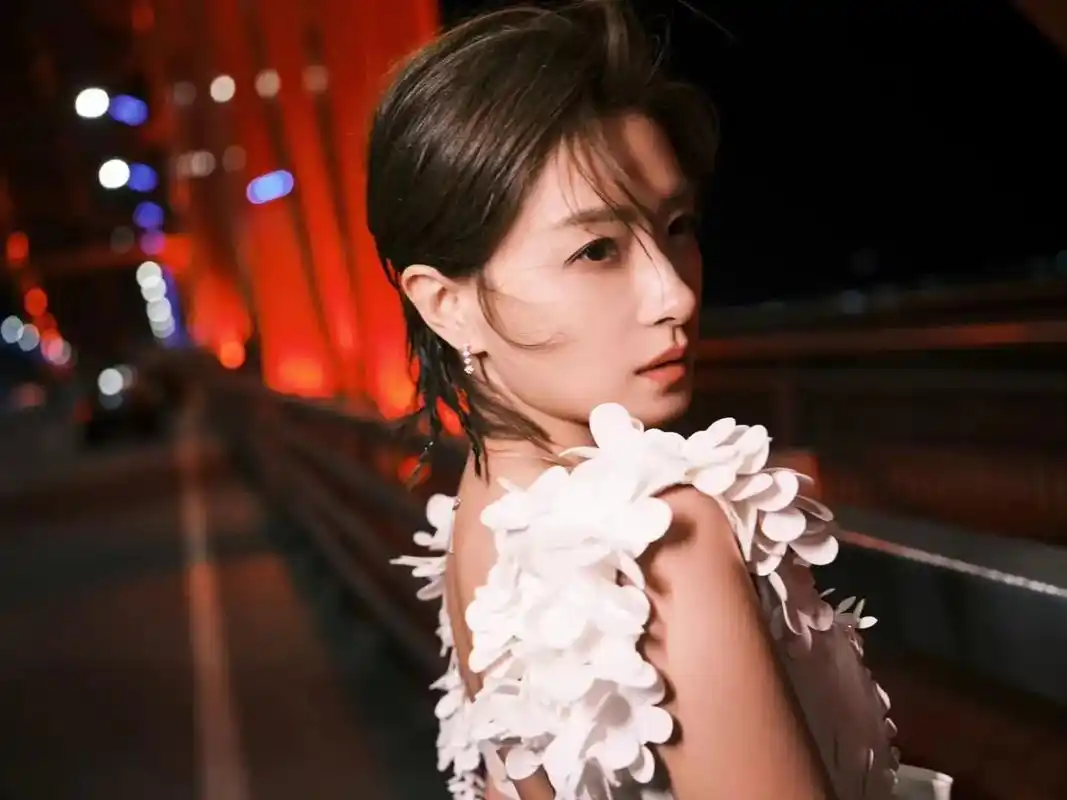 万茜 - 艺人宣传朋友圈 - 抖音