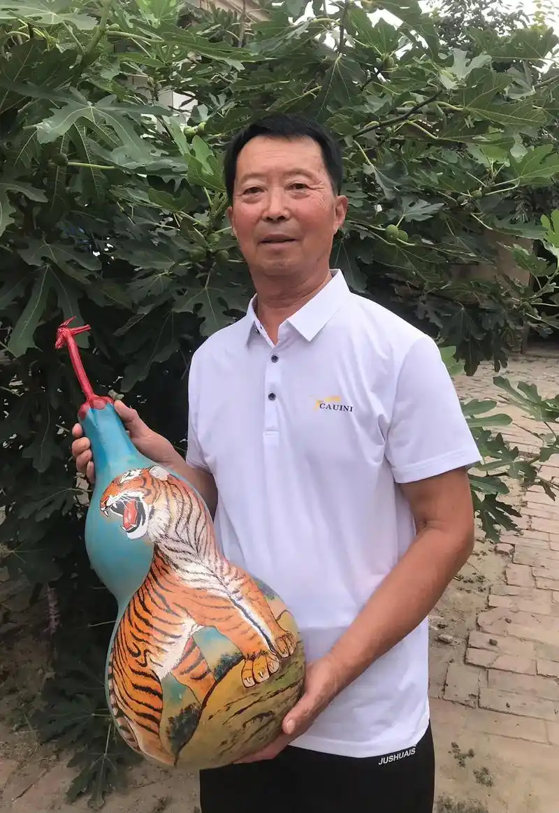 雕刻艺术家李树军,精细雕刻艺术作品展现,供大家分享.#金秋九 - 抖音