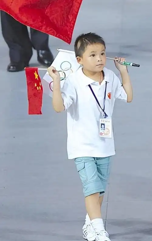 回顾小英雄林浩汶川地震中救下全班被姚明抱上春晚如今怎样