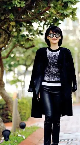 51岁许晴为何再次走红?除了拥有好身材,少女感的打造更吸引人