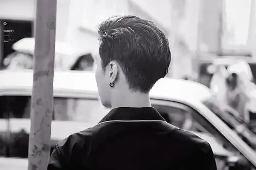 【张艺兴】每日一 背影