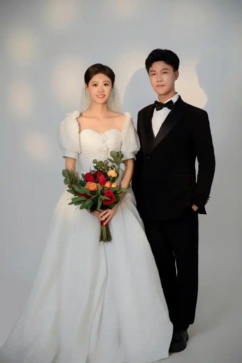 何炅说过"能让一个女孩真正着迷的从来不是金钱和美貌  - 抖音