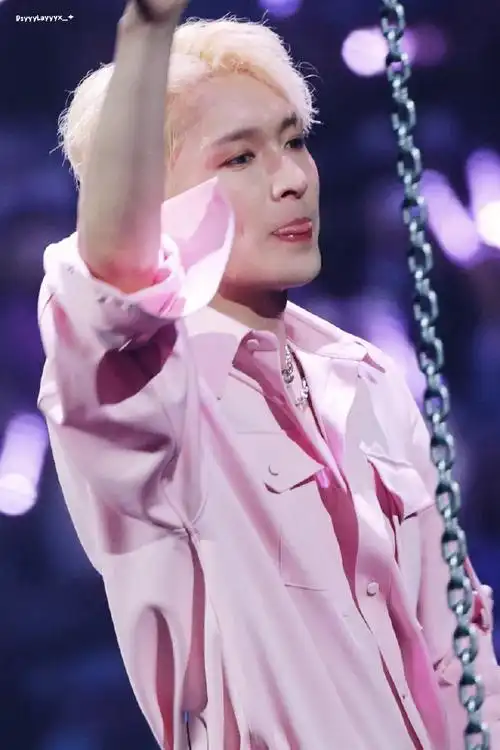 张艺兴2023大航海巡演##张艺兴成都演唱会##张艺兴粉衣造型直拍