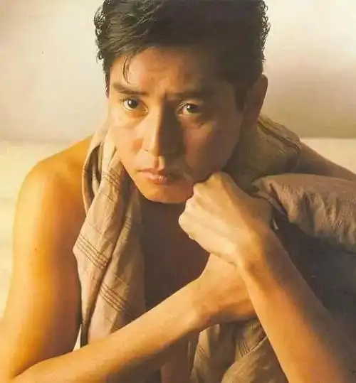 72岁谭咏麟坚持跑步健身乐观年轻态自嘲永远25岁