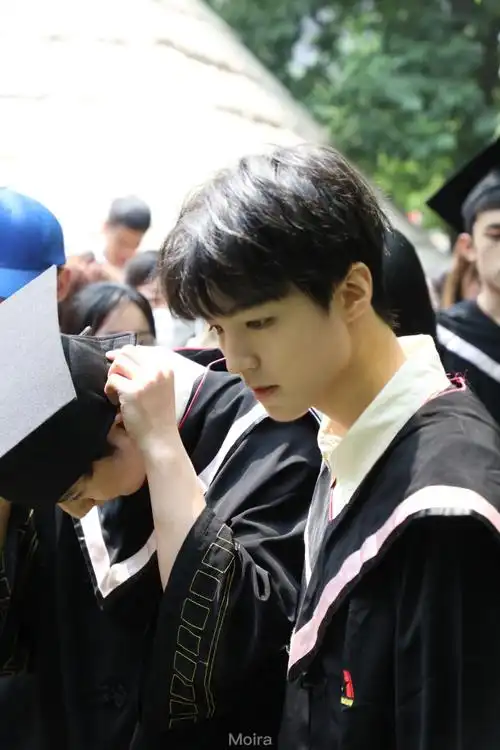 王俊凯从小到大的毕业照