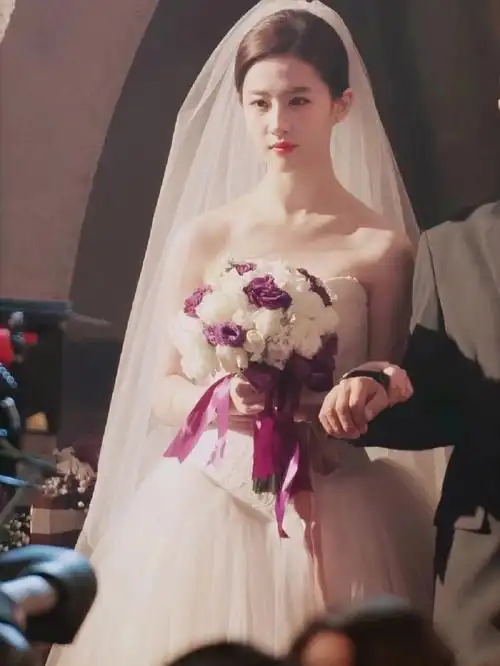 刘亦菲in仙女婚纱verawang成都婚纱定制