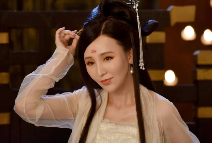 「裸婚」19岁就与导演私奔,住地下室裸婚连生3胎,今丈夫用7部剧捧她