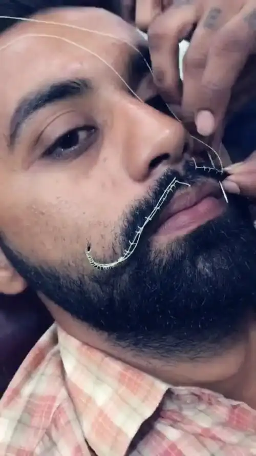 印度男人以留胡须为美,越浓密越翘被女人视为越帅!