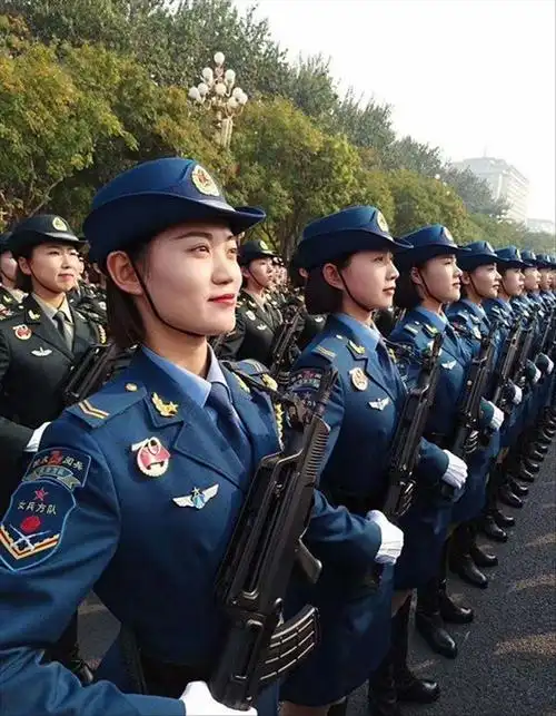 国庆阅兵女兵方队中有位邢台姑娘赵鹏菲