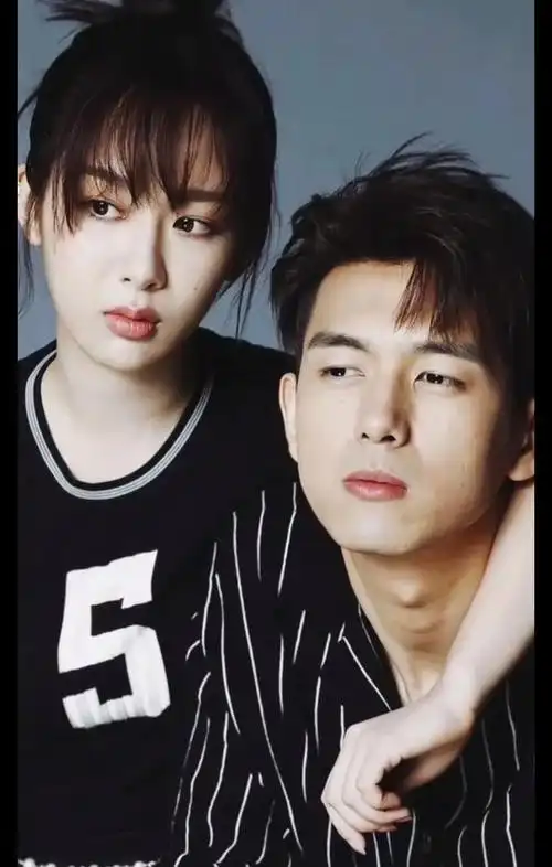 你看他那眼神儿让人不误会都难这部剧造型太拉跨了杨紫和胡一天搭一个