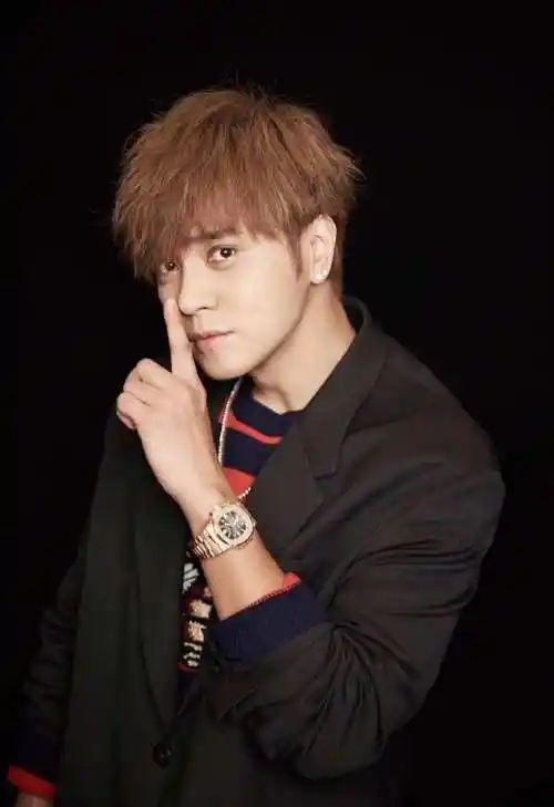 1979年7月30日,罗志祥出生在台湾基隆一个贫困家庭.